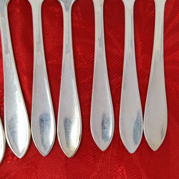11X WM Rogers Silverplate Flat Butter Spreader Knife Cocktail Forks Pickwick - Picture 12 of 13